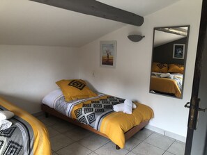 2 bedrooms, iron/ironing board, WiFi, bed sheets - APARTMENT T3 PROCHE PINARELLO VUE AIGUILLES BAVELLA - SWIMMING POOL AND SPA (sainte-lucie de porto-vecchio)