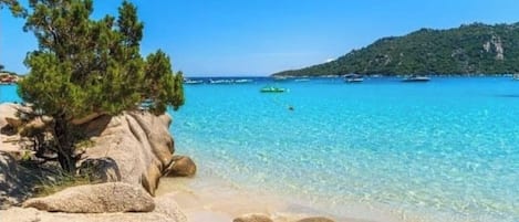 Plage à proximité, chaise longue