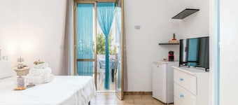 Monolocale vista mare-Studio-Balcony-Private Bathroom