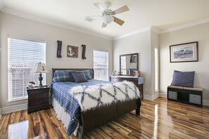 3 bedrooms, iron/ironing board, WiFi, bed sheets - Boardwalk Home One Block to Kemah Activities  (kemah)