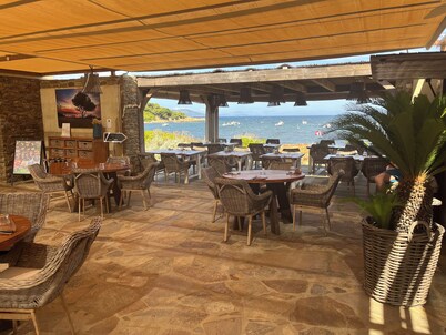 One bedroom house - Exceptional location - Sea view