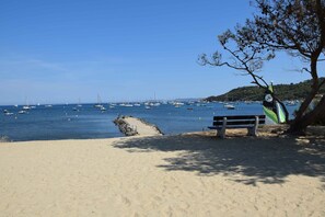 Una playa cerca