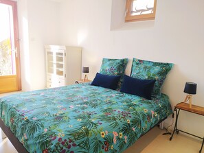 1 bedroom, iron/ironing board, travel cot, free WiFi