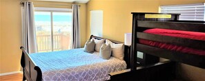 3 bedrooms, desk, free WiFi, bed sheets
