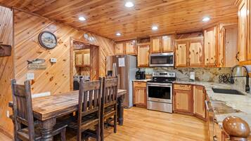 Frigorífic, microones, forn i placa de cuina