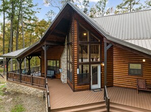 Exterior - Honey Hole Cabin is located on the Carson Creek Rd. Minutes to the Lake (Broken Bow)