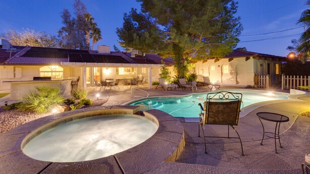 A backyard with a swimming pool, lounge chairs, and a hot tub. - ***3200 Sq Ft 5 Bed 4 Bath 1 Story Private Pool/Spa W/ Casita (Las Vegas)