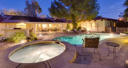 ***3200 Sq Ft 5 Bed 4 Bath 1 Story Private Pool/Spa W/ Casita