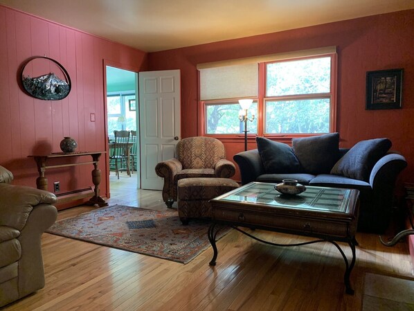 TV, fireplace, DVD player, books