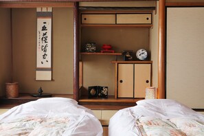 3 chambres, fer et planche à repasser, Wi-Fi, draps fournis