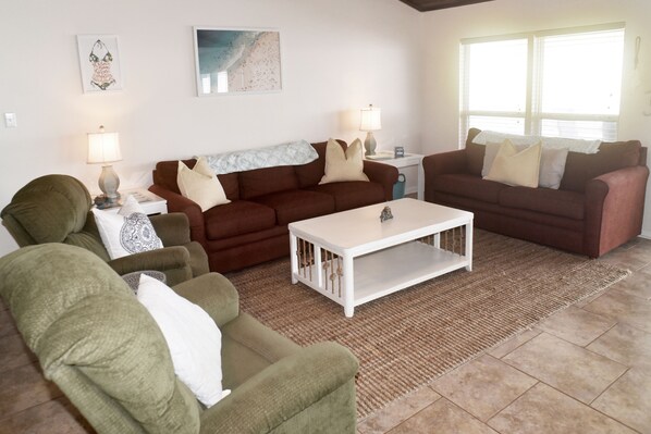 Una televisión, libros