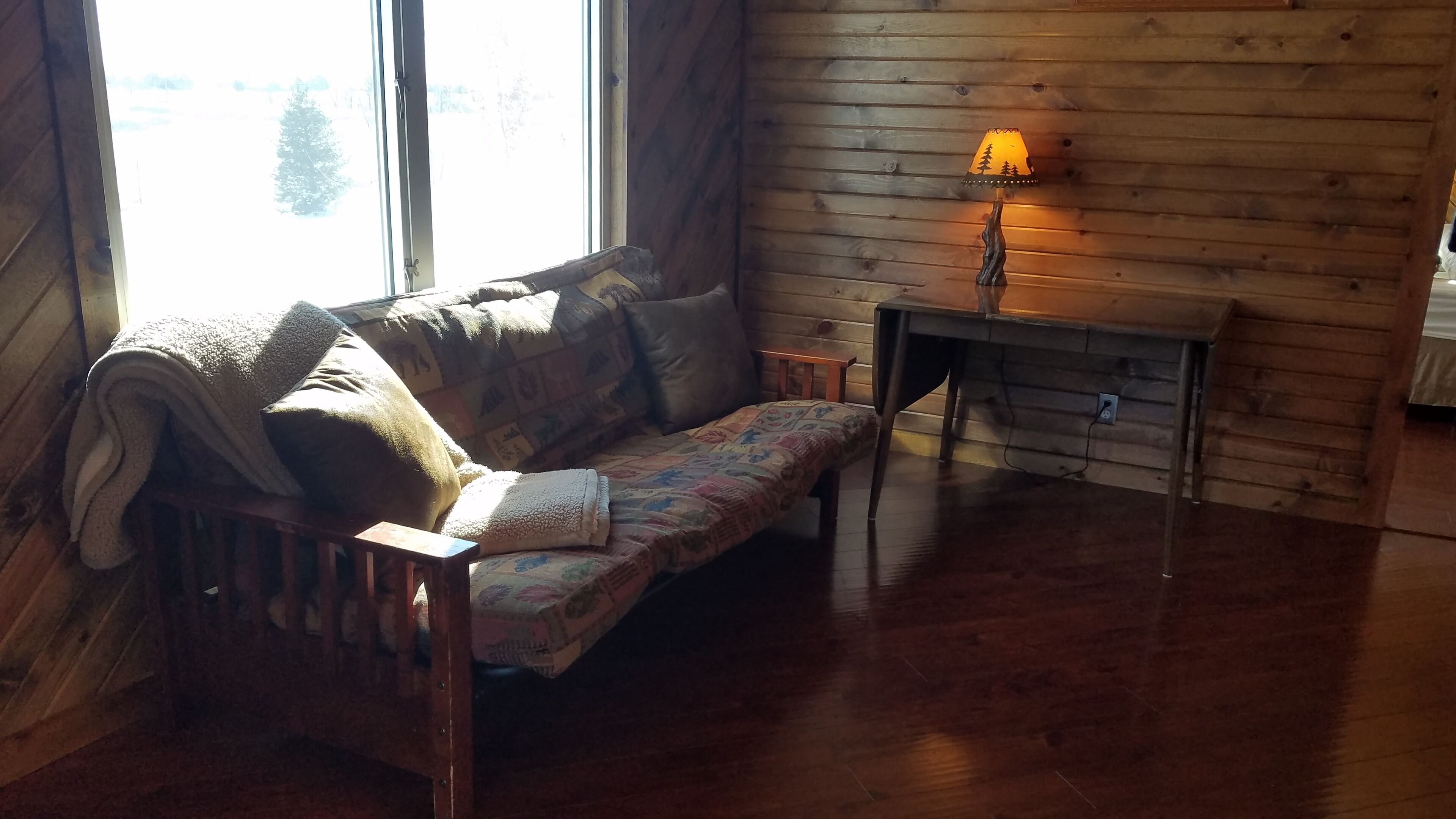 Cedar Lodge is quaint rustic lodge with modern amenities. Relaxing and warm!