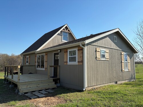 Cedar Lodge is quaint rustic lodge with modern amenities. Relaxing and warm!