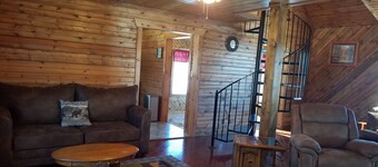 Cedar Lodge is quaint rustic lodge with modern amenities. Relaxing and warm!