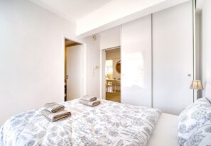 1 camera, ferro/asse da stiro, Wi-Fi, lenzuola