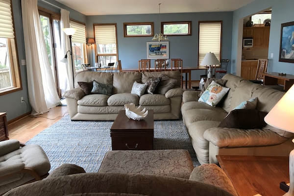 Living room/dining room