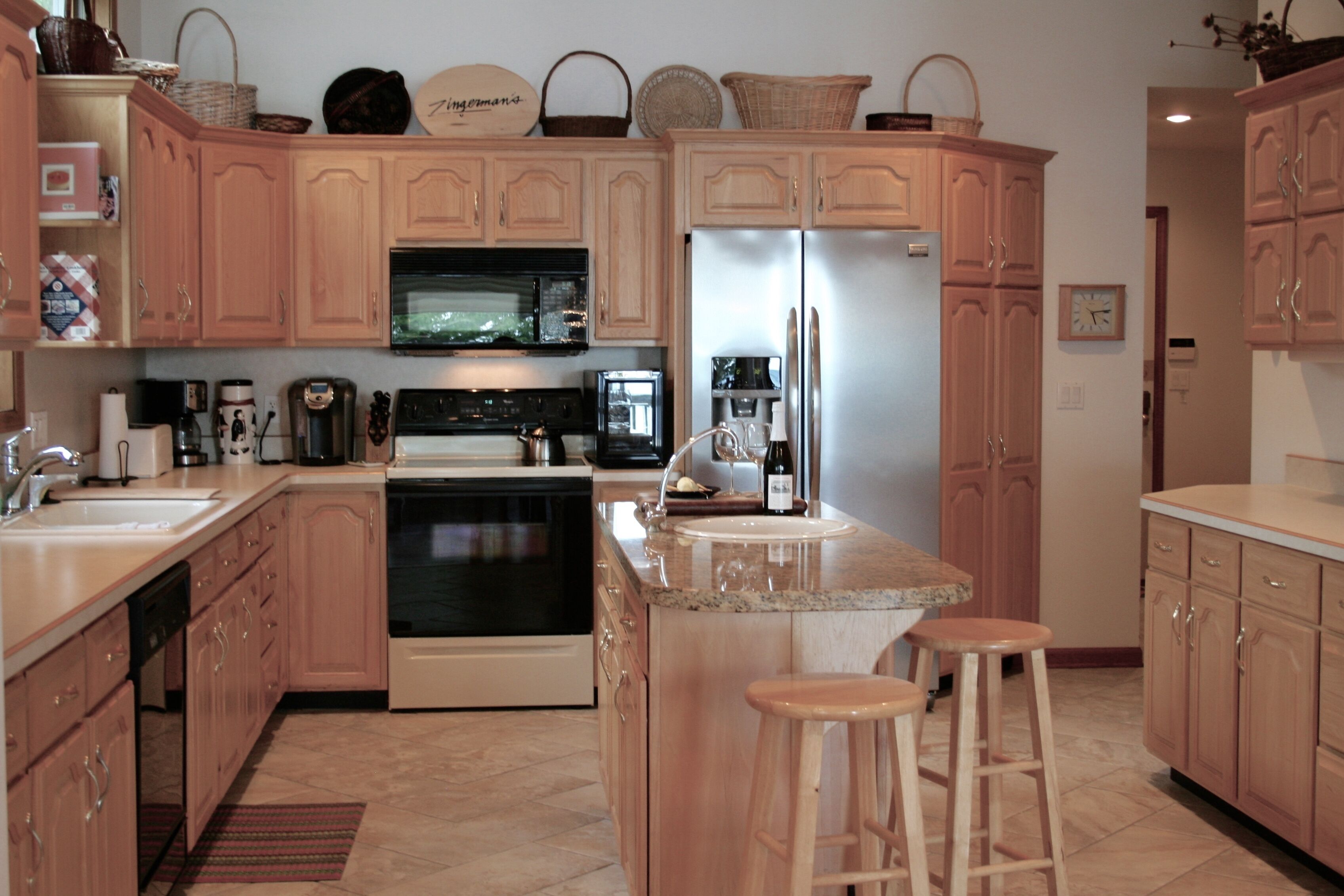 Deluxe 5 bedroom Lakefront home, Lake Huron, Sandy Beach, Wooded Point