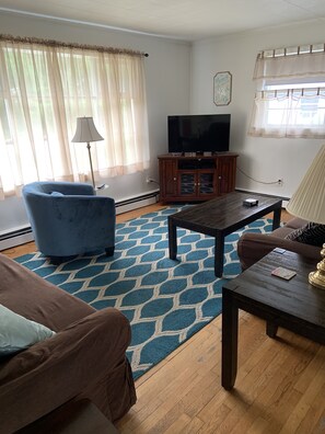 TV, DVD player, ping pong, stereo