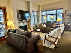 Smart TV, chimenea, videojuegos, Netflix