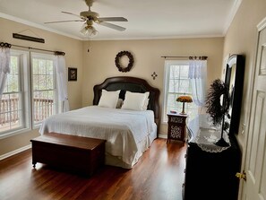 3 habitaciones, tabla de planchar con plancha y cuna de viaje 