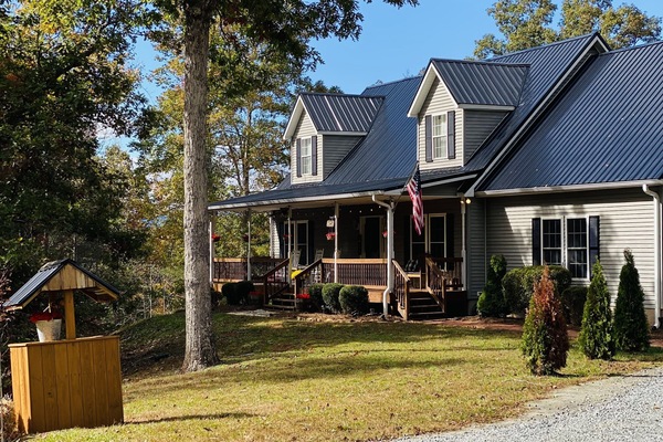 Our Peaceful spacious mountain top home!