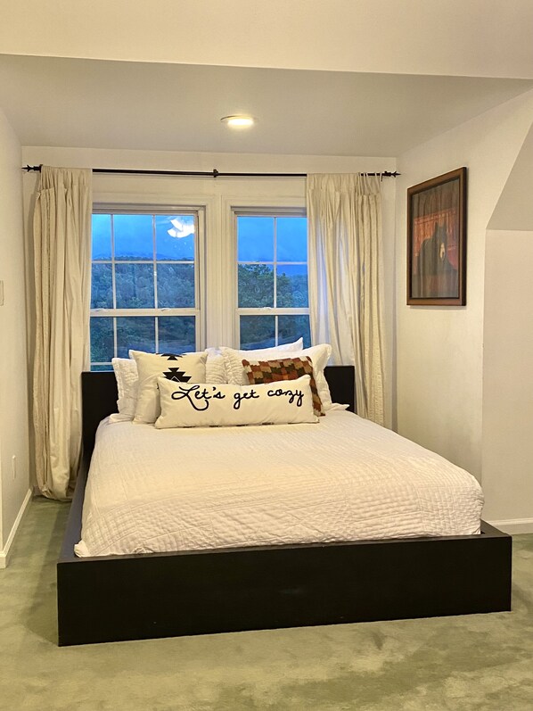 3 bedrooms, iron/ironing board, travel cot, free WiFi