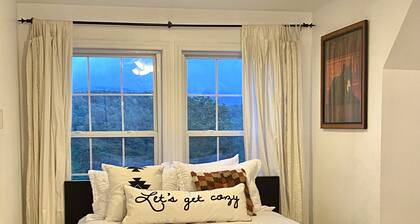 Lake Lure lähellä TRYON - Mountain Home kaunis näkymät 30 Acres & Wide River