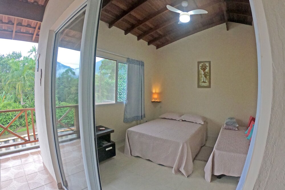 Suite in a quiet neighborhood with an excellent location.