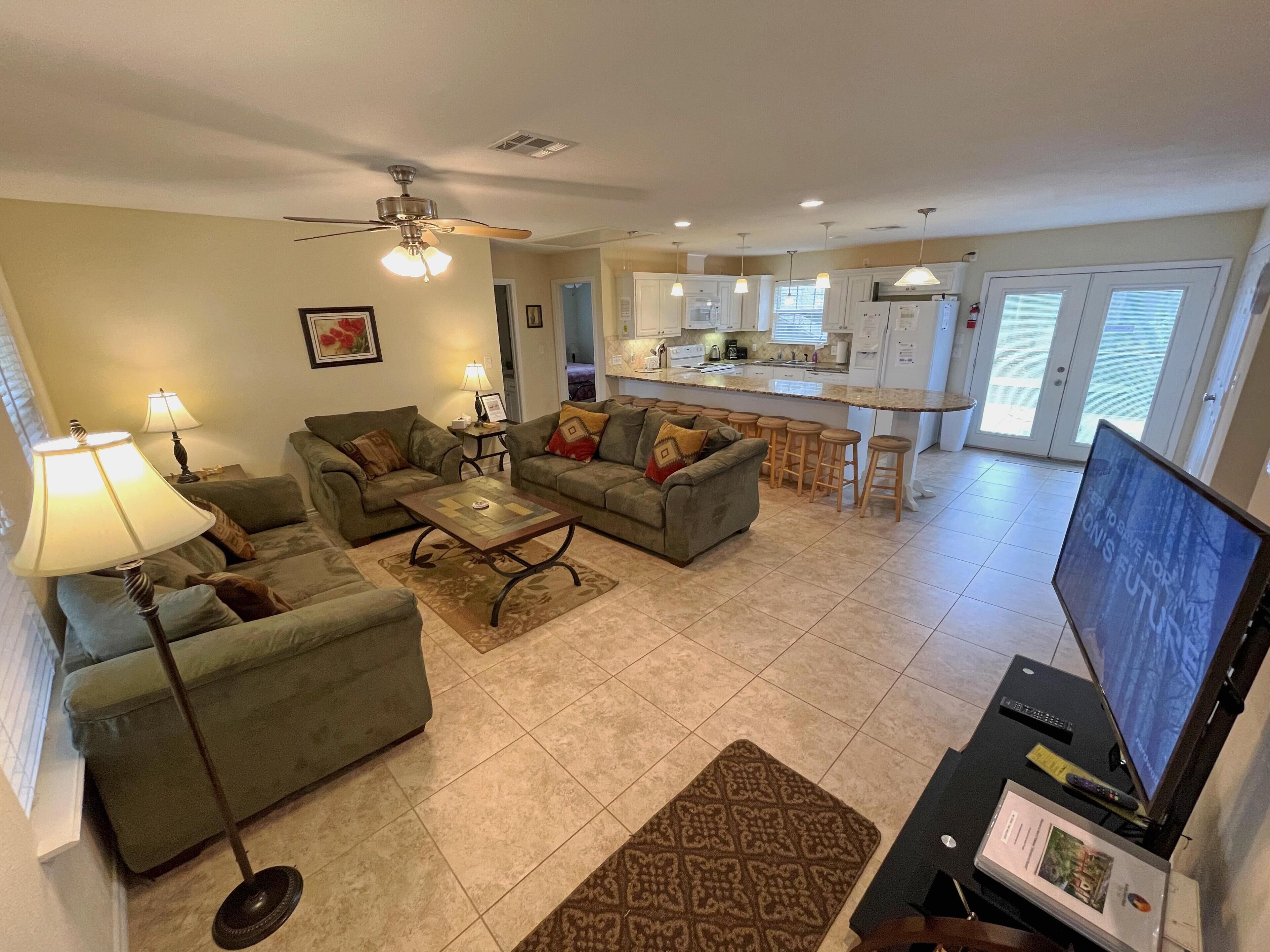 "Henry's Hideaway" A dock, kayaks, lake and a forest.