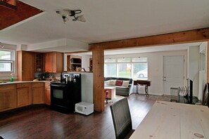 Classic Villa, Multiple Beds, Non Smoking, Garden View | Premium bedding, desk, soundproofing, iron/ironing board