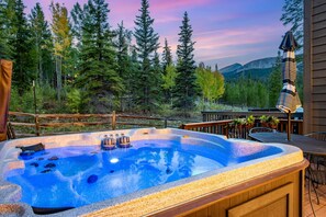 Outdoor spa tub - Private Hot Tub, Ski-In/Out, Winter Shuttle, Trails, Views -- Slopeside Retreat (Breckenridge)