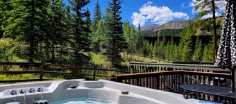 Private Hot Tub, Trails, Views, Ski-In/Out, EV Charger -- Slopeside Retreat