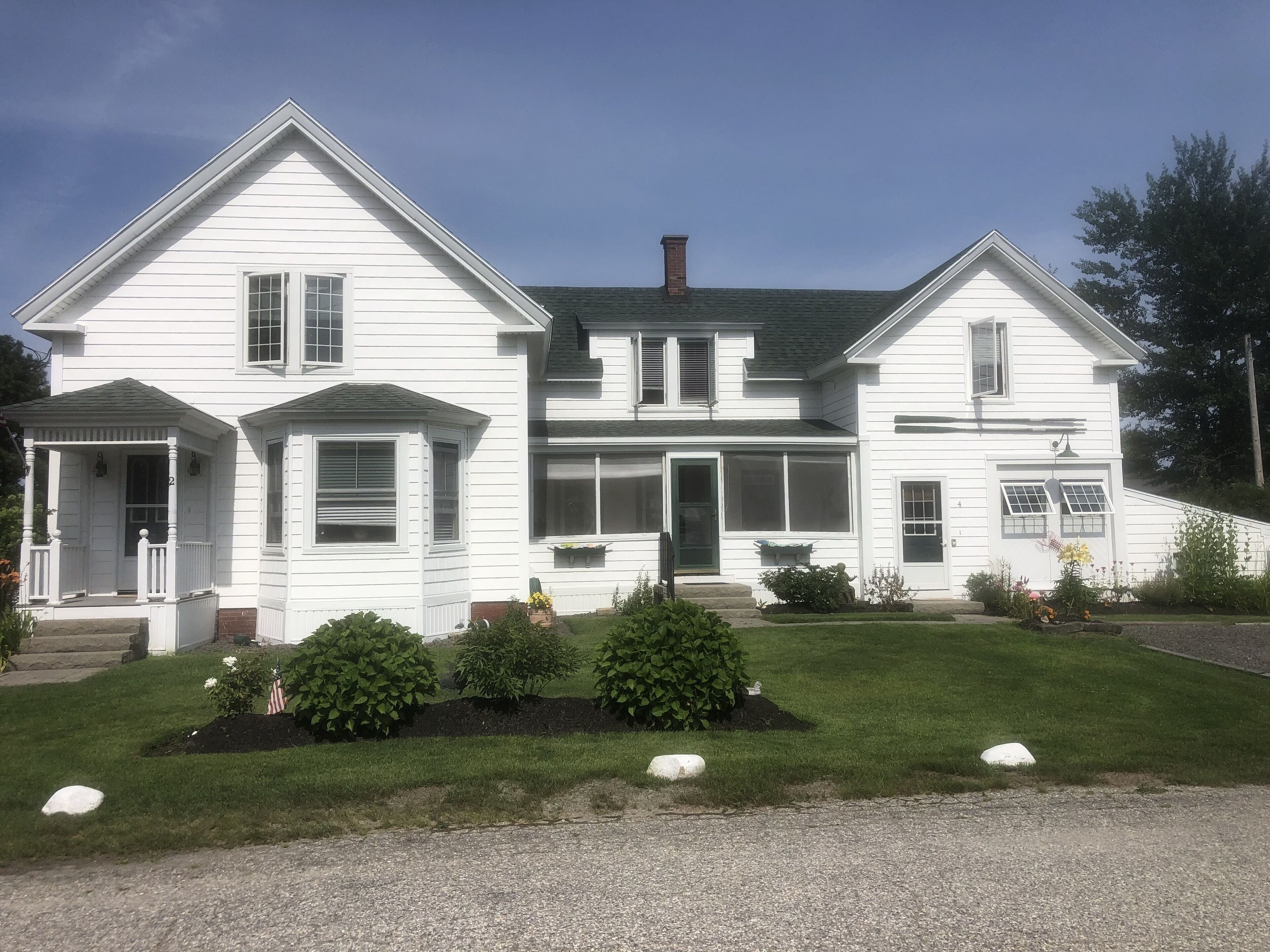 Charming, Spacious Remodeled Pine Point Beach House Steps To Sandy Beach