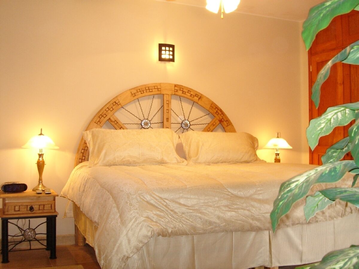 Luxury Presidential Suite, Marina Views! 2 Bed 2 Bath, $299 per night/Sleeps 8!