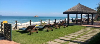 Juquehy Sea Front Condominium 102: best location on the beach 