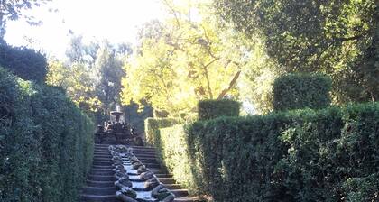 Villa italienne avec piscine et vue imprenable sur la vallée du Tibre.