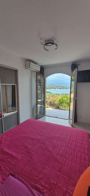 3 bedrooms, iron/ironing board, travel crib, free WiFi