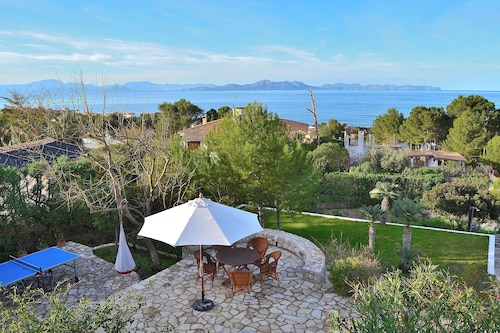 Haus und Garten Terrassen, herrlichem Blick aufs Meer und die Berge. Betlem