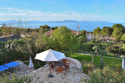 House and garden terraces, fabulous sea and mountain views. Betlem
