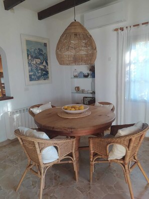 Dining - House and garden terraces, fabulous sea and mountain views. Betlem (Betlem arta)