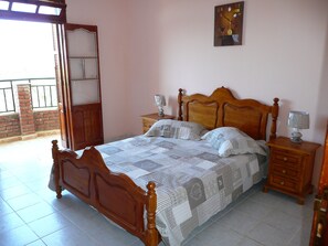 3 chambres, fer et planche à repasser, Wi-Fi, draps fournis
