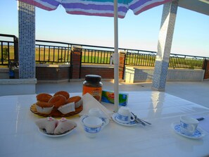 Outdoor dining - Bejaïa - Souk El Tenine - Apartments in private residence - WIFI - Secure (Souk-el-Tenine)
