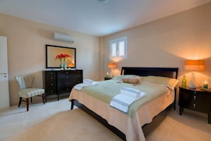 5 chambres, bureau, système d’insonorisation, fer et planche à repasser