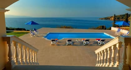Large Private Villa with Pool, Stunning Sea Views