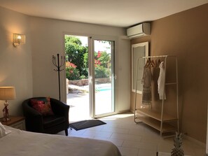 4 bedrooms, iron/ironing board, travel crib, free WiFi