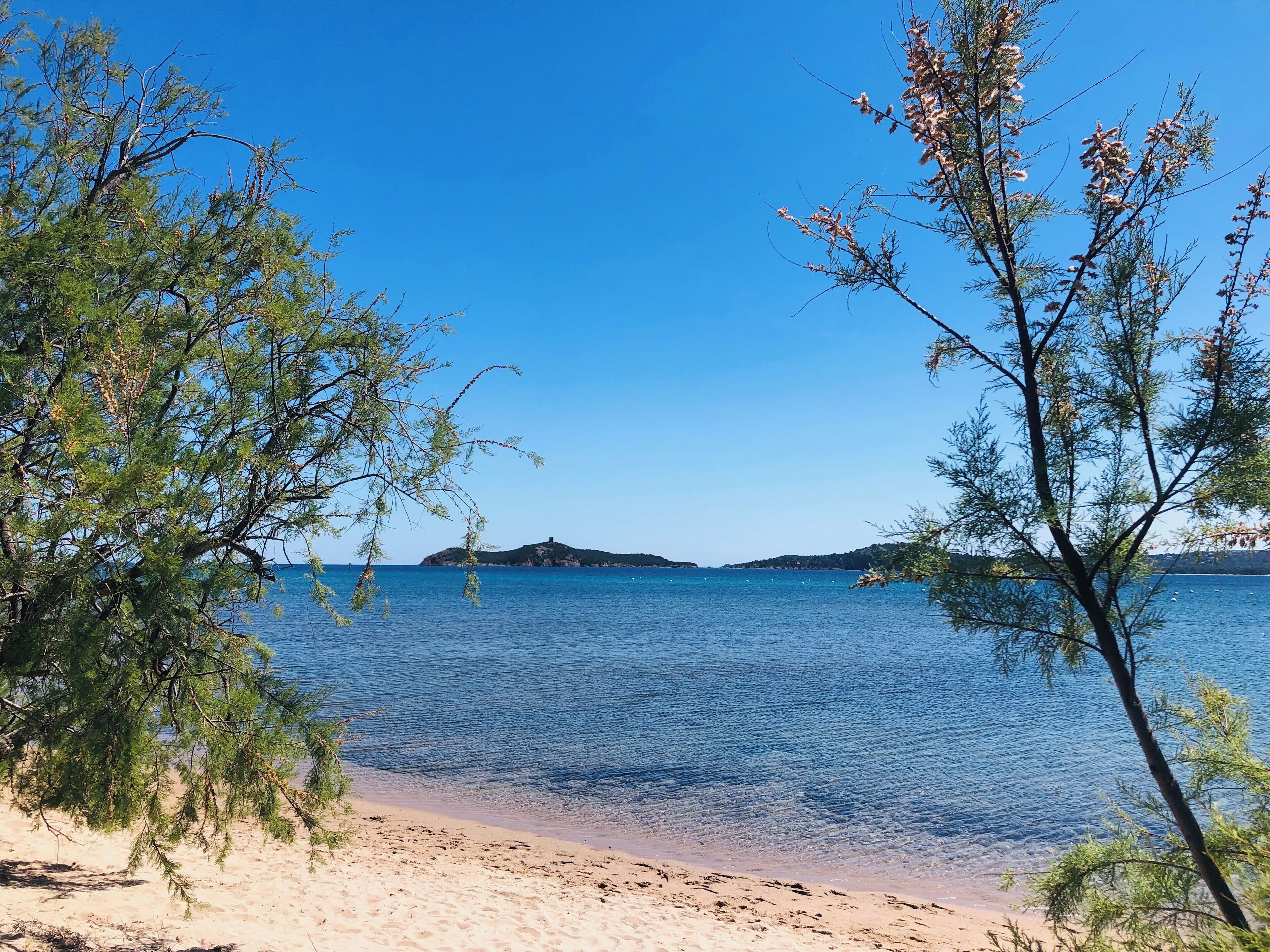 In Strandnähe, Liegestühle, Strandtücher