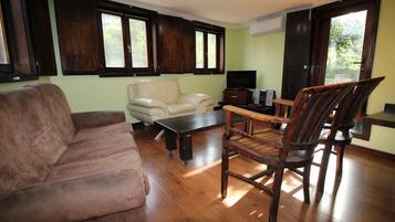 Smart TV, DVD player, stereo