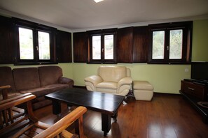 Smart TV, DVD player, stereo