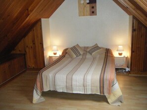 1 Schlafzimmer, Bügeleisen/Bügelbrett