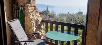 Esclusivo, tranquillo appartamento con splendida vista sul lago di Garda